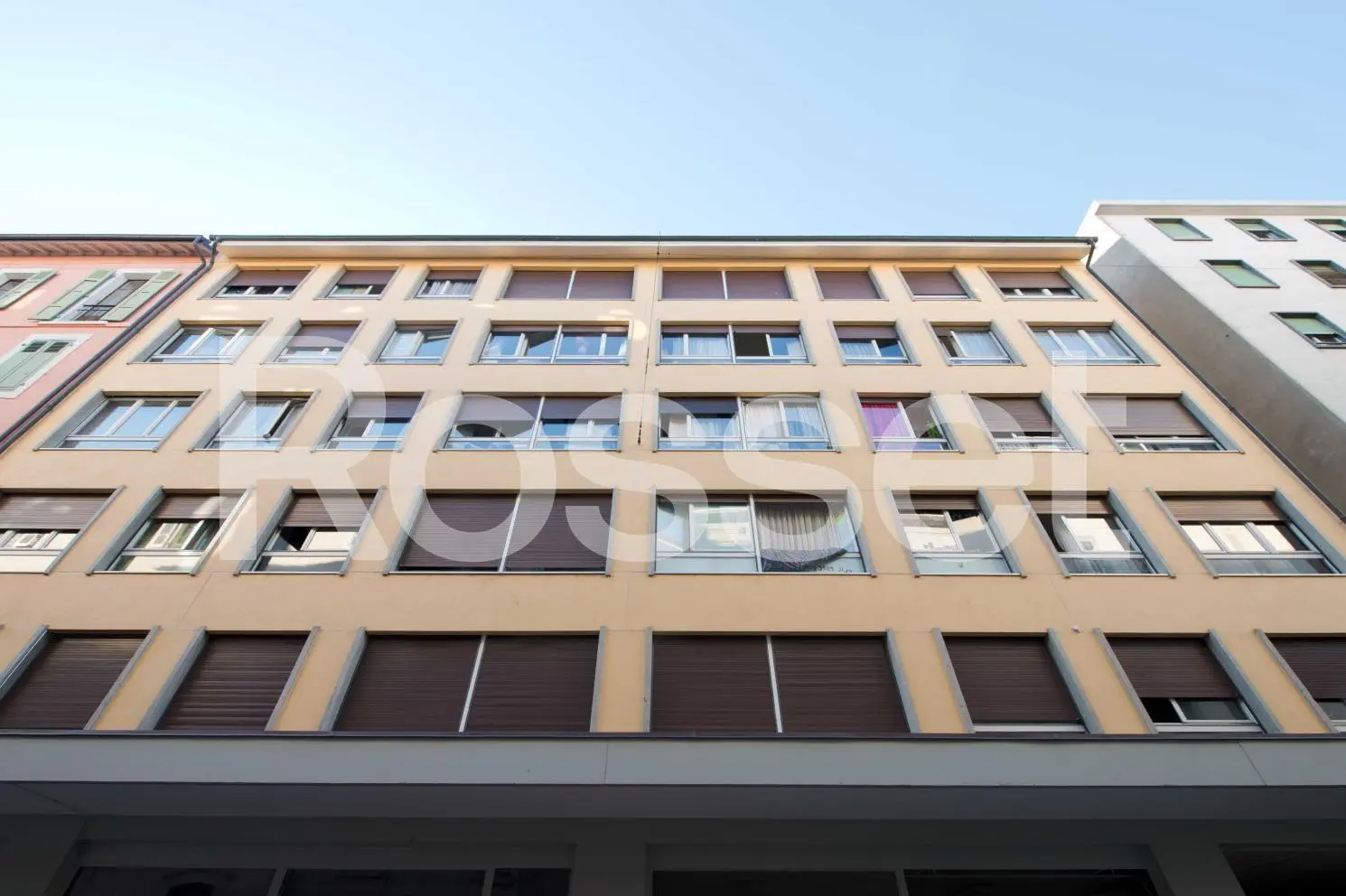 Appartement de 4 pièces au 1er étage situé dans un immeuble proche de toutes les commodités.
