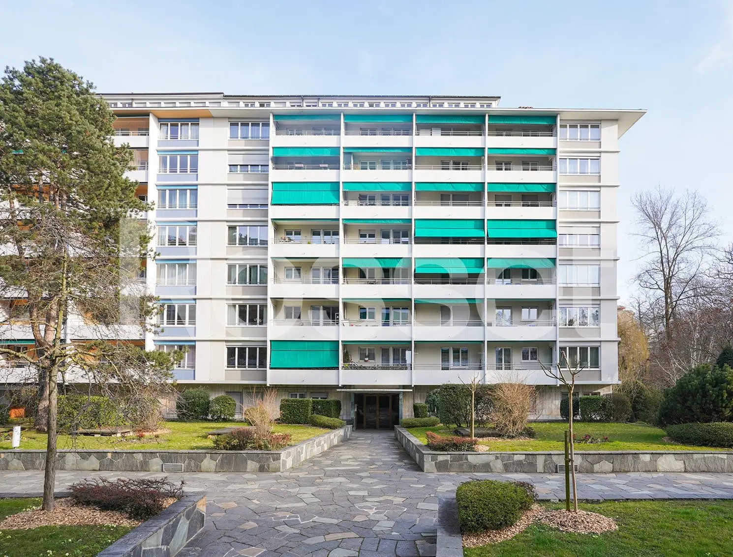 Appartement de 4.5 pièces au 2ème étage situé dans un bel immeuble dans le quartier de Florissant.
