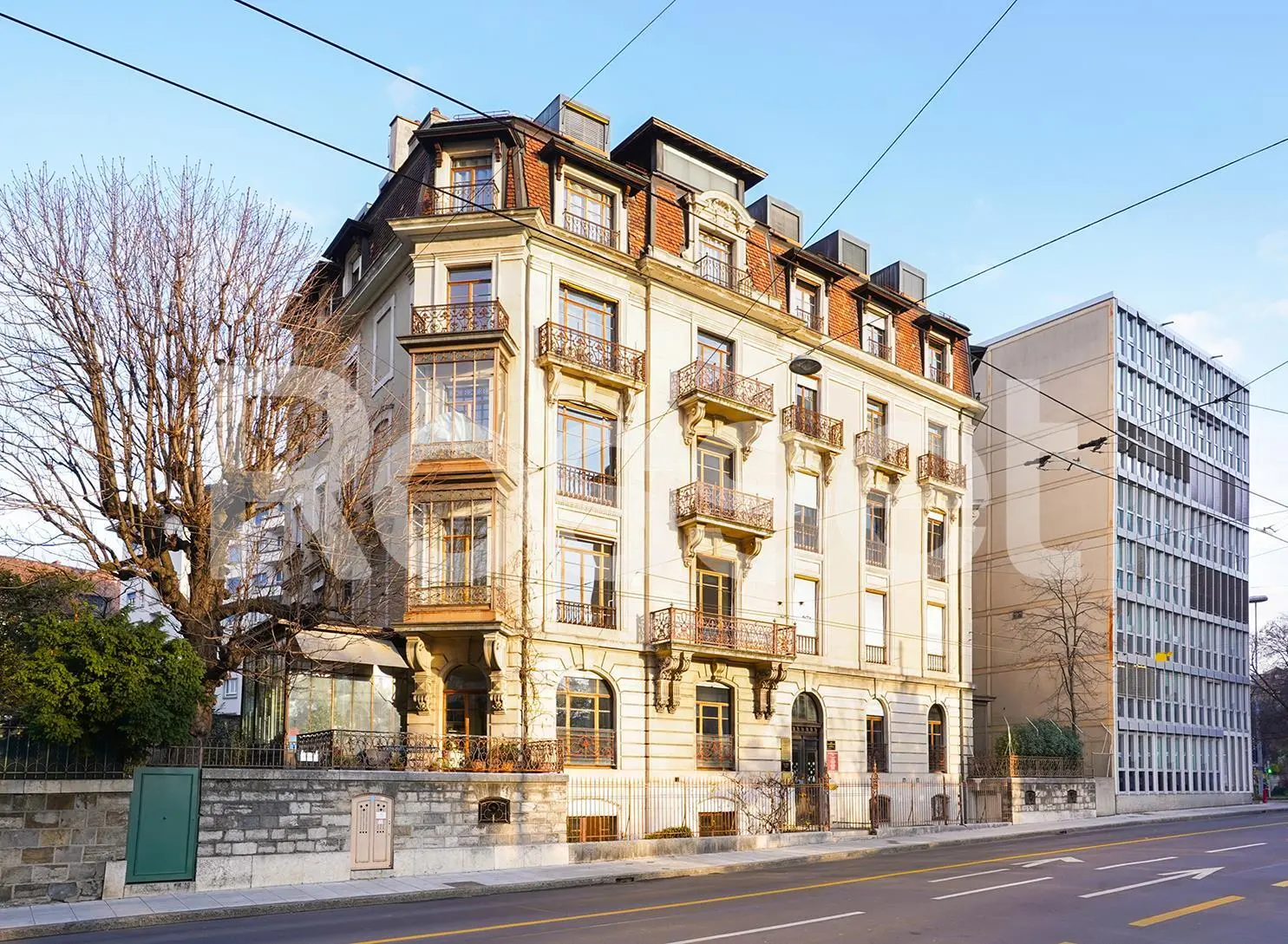 Appartement de 6 pièces au rez-supérieur